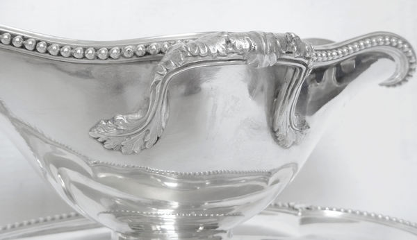 Saucière et sa navette en argent massif, style Louis XVI à rang de perles, poinçon Minerve