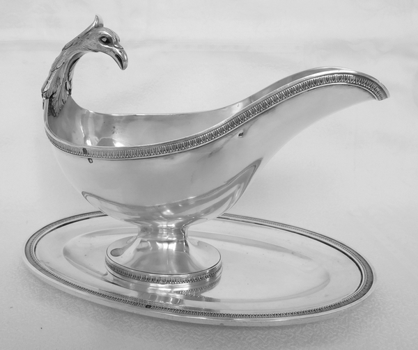 Saucière casque de style Empire en argent massif, poinçon Minerve, époque XIXe circa 1840