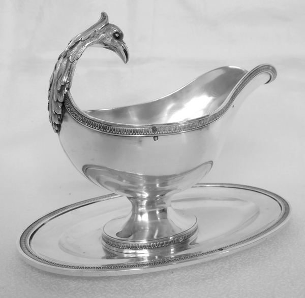 Saucière casque de style Empire en argent massif, poinçon Minerve, époque XIXe circa 1840