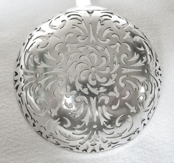 Cuillère saupoudreuse armoriée en argent massif d'époque XVIIIe siècle - 99g - Paris 1775