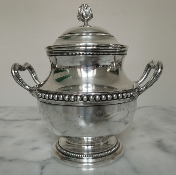 Service à thé de style Louis XVI en argent massif par Puiforcat, poinçon Minerve