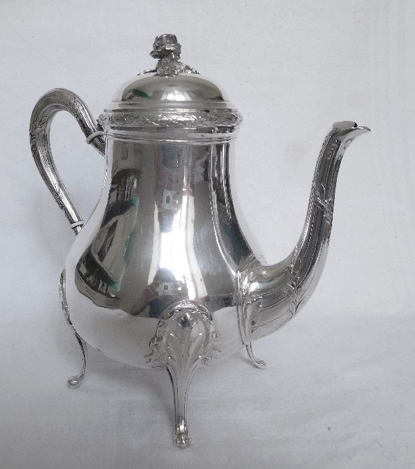 Service à thé et café de style Louis XVI en argent massif, poinçon Minerve, par Puiforcat