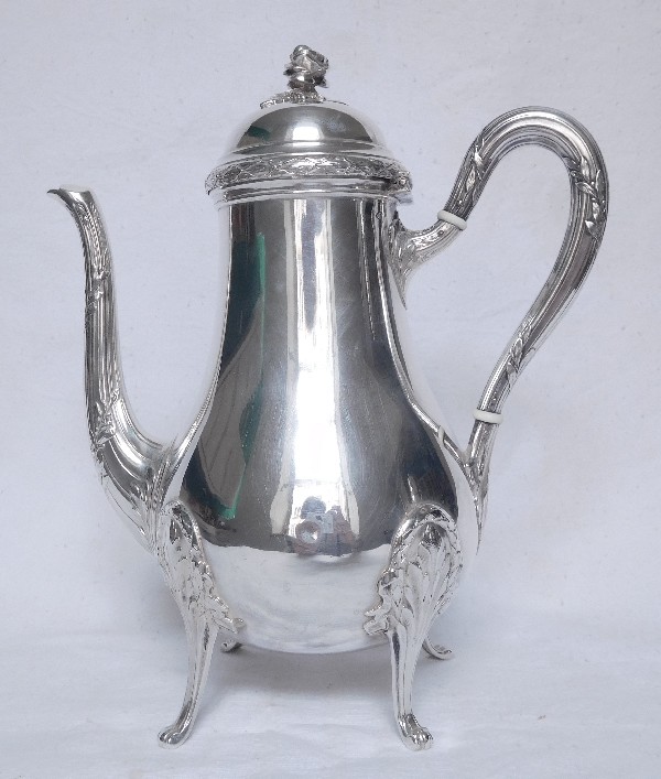 Service à thé et café de style Louis XVI en argent massif, poinçon Minerve, par Puiforcat