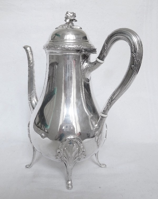 Service à thé et café de style Louis XVI en argent massif, poinçon Minerve, par Puiforcat