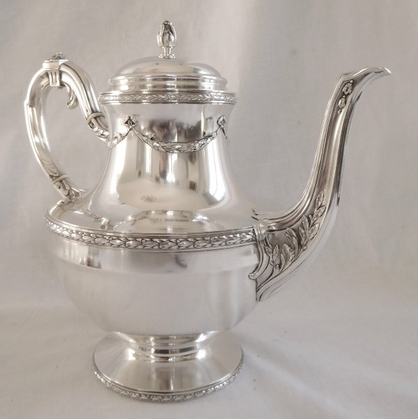 Grande théière de style Louis XVI en argent massif, poinçon Minerve par Doutre-Roussel