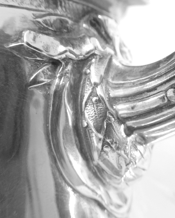 Théière de style Louis XVI en argent massif par Lapar, poinçon Minerve
