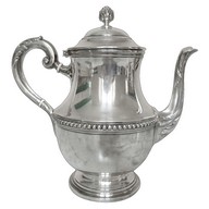 Théière de style Louis XVI en argent massif, par Puiforcat, poinçon Minerve