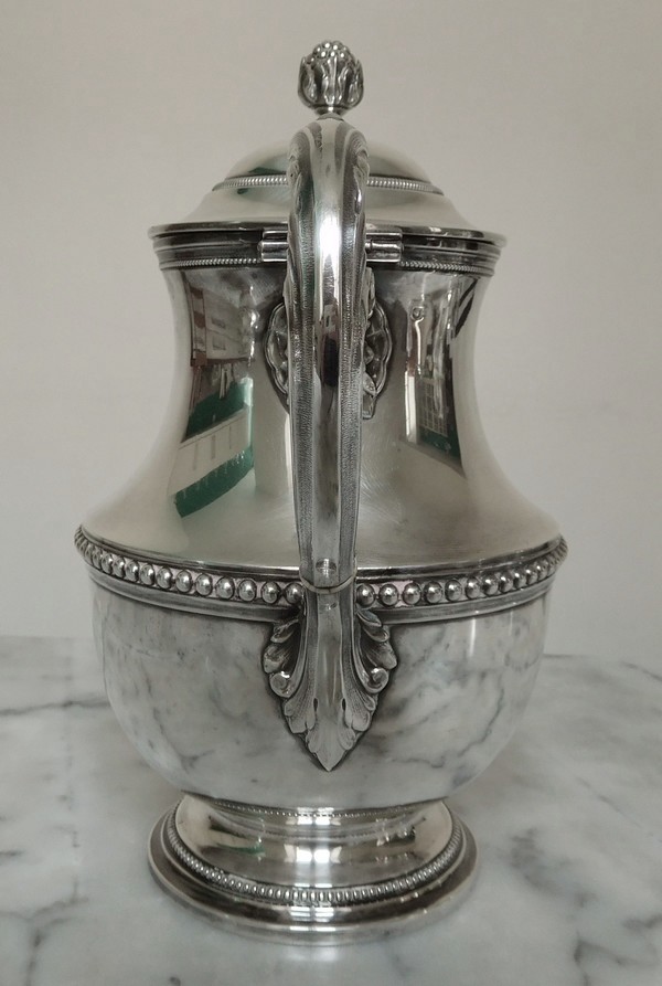 Théière de style Louis XVI en argent massif, par Puiforcat, poinçon Minerve