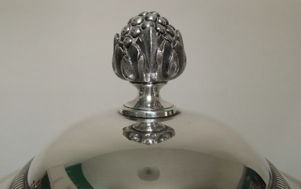 Théière de style Louis XVI en argent massif, par Puiforcat, poinçon Minerve