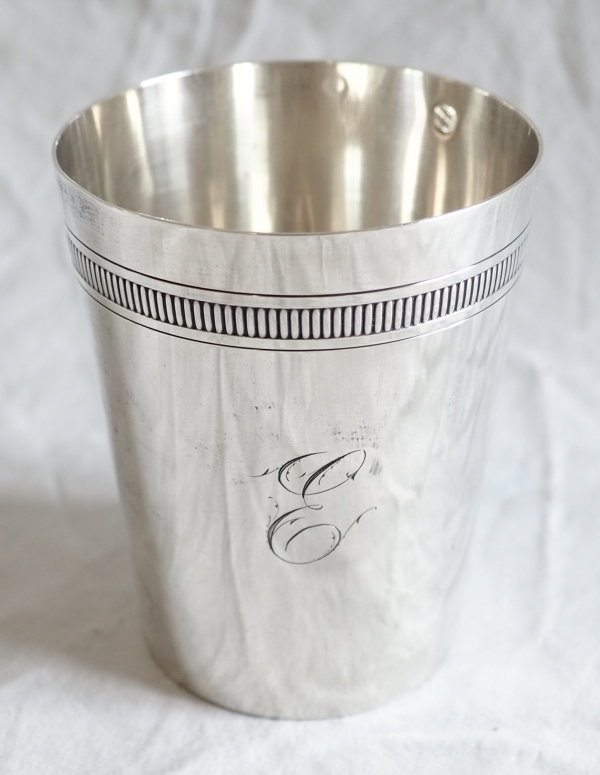 Timbale / gobelet en argent massif, poinçon Minerve, monogramme L