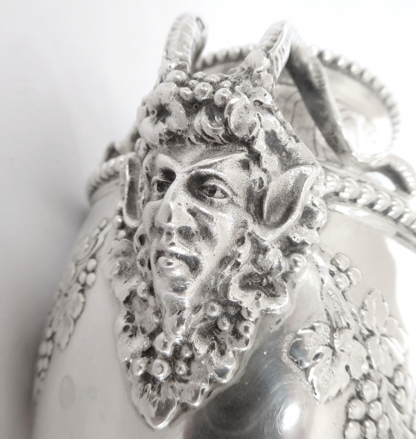 Vase Bacchus de style Louis XVI en argent massif, poinçon Minerve, par Hénin & Cie