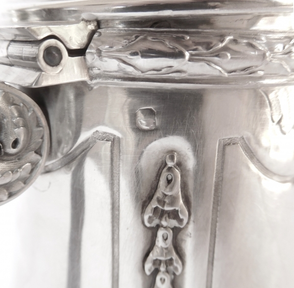 Puiforcat : verseuse / cafetière de style Louis XVI en argent massif, poinçon Minerve