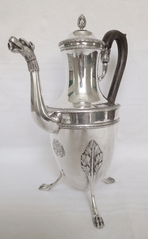 Verseuse / cafetière d'époque Empire en argent massif, armoiries, poinçon coq