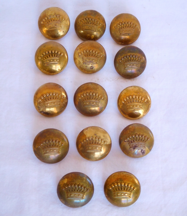 Série de 14 boutons de livrée à couronne de Comte en bronze doré, XIXe siècle