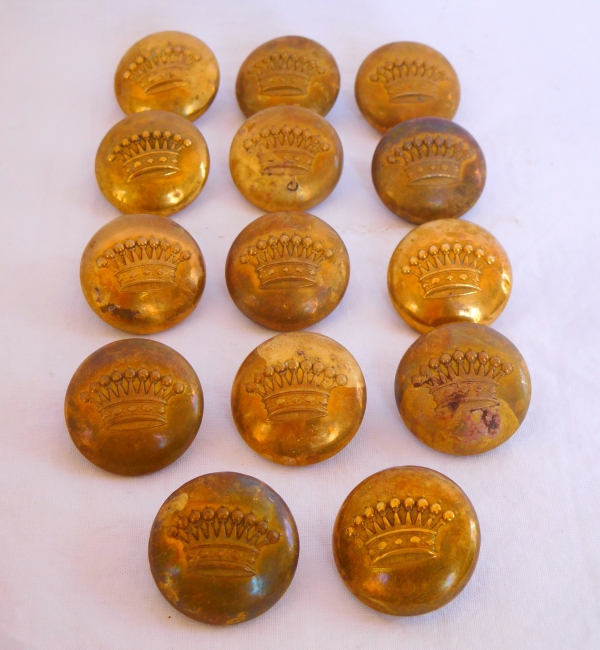 Série de 14 boutons de livrée à couronne de Comte en bronze doré, XIXe siècle