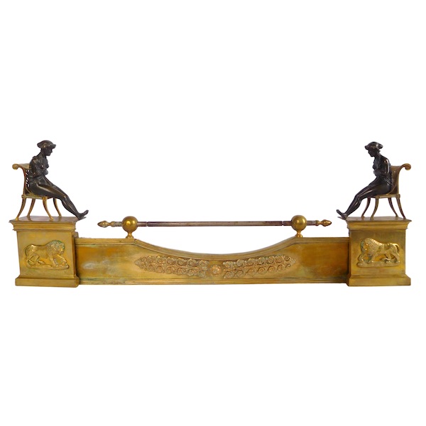 Barre de cheminée aux Etrusques, époque Empire, bronze doré, dans le goût de Claude Galle