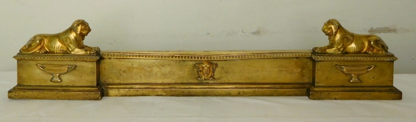 Barre de cheminée aux lionnes en bronze doré d'époque Empire par Claude Galle
