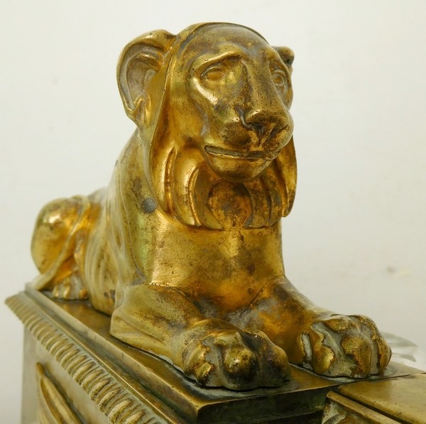 Barre de cheminée aux lionnes en bronze doré d'époque Empire par Claude Galle