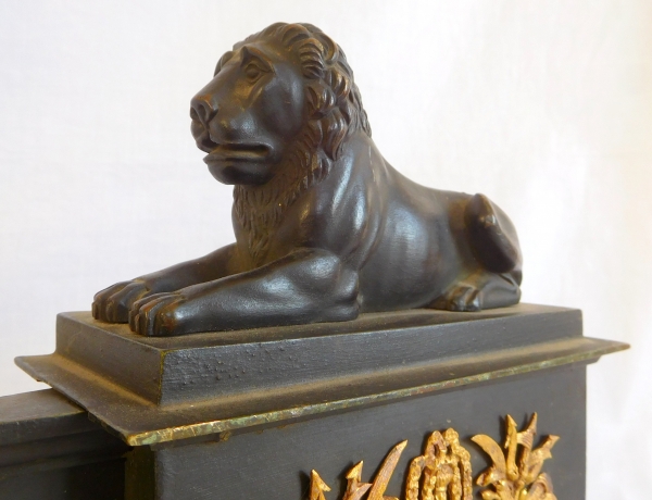 Barre de cheminée Empire en bronze patiné et doré aux lions - début XIXe siècle