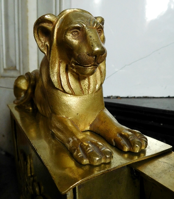 Barre de cheminée aux lions, époque Empire (modèle Claude Galle) en bronze ciselé & doré