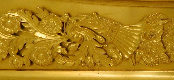 Barre de cheminée / chenets Empire en bronze ciselé et doré au mercure, époque Restauration