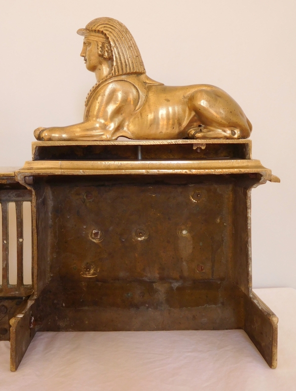 Barre de cheminée d'époque Empire en bronze doré, modèle aux sphinges, variante modèle de Fontainebleau