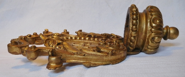 Bénitier en bois sculpté et doré à la feuille d'or d'époque Régence - XVIIIe siècle