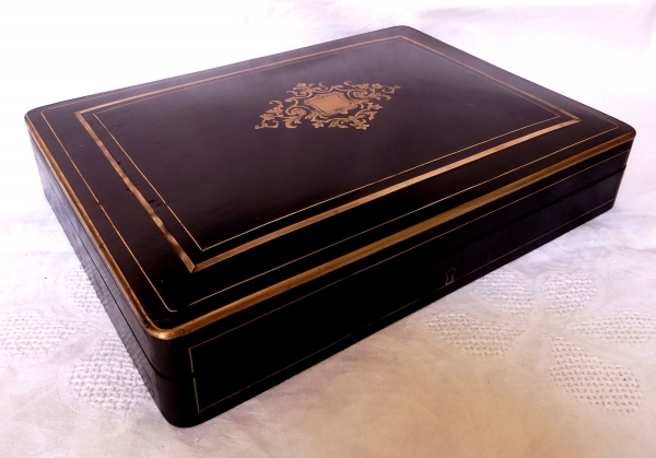 French gambling marquetry box signed Tahan, Napoleon III period (19th century)