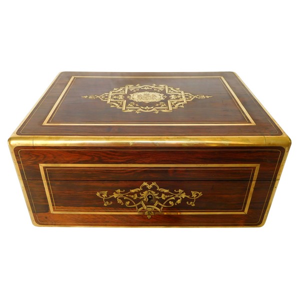  Mahogany veneered jewellery box, brass inlay, amaranth and celadon-colored silk inside, Napoleon III production, mid 19th century circa 1840 - 1850.  No monogram engraved in the cartouche.  In very good condition.