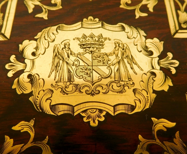 Mahogany veneered jewellery box, brass inlay, amaranth and celadon-colored silk inside, Napoleon III production, mid 19th century circa 1840 - 1850.  No monogram engraved in the cartouche.  In very good condition.