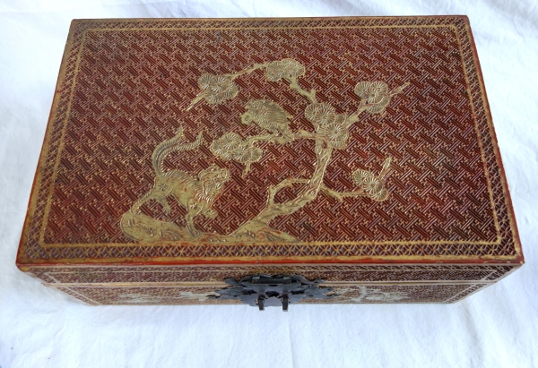 Boîte coffret en laque sculptée, Chine, époque Qing - fin XIXe / début XXe siècle