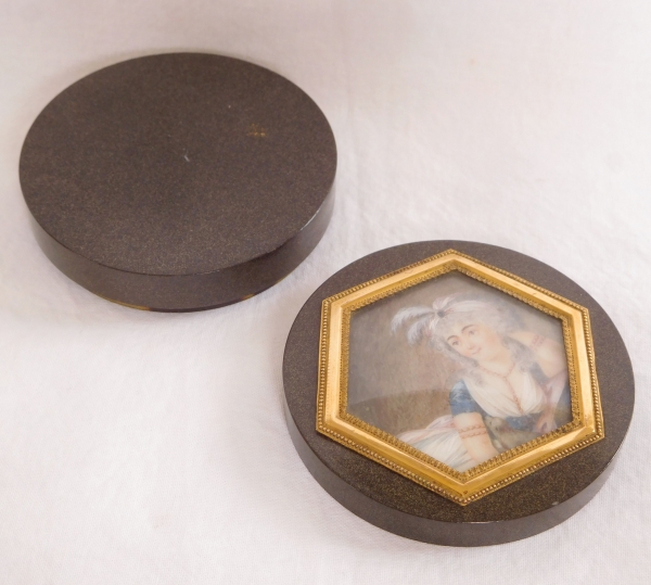Boîte miniature d'époque Directoire en laque aventurine, ivoire, écaille et or