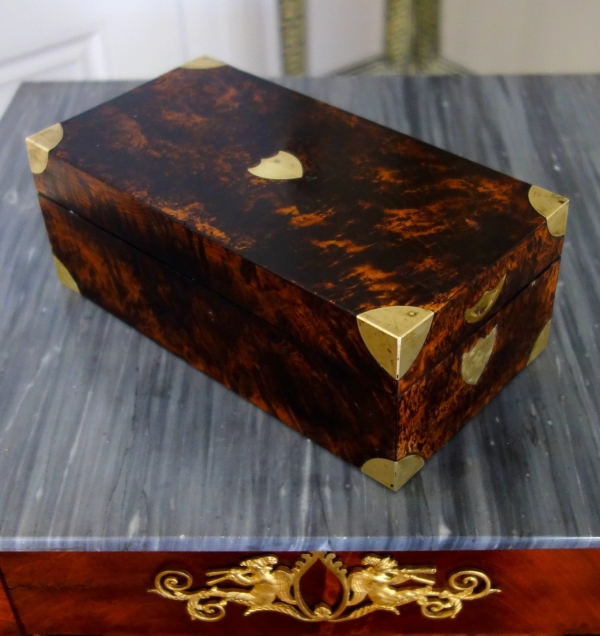 Boîte, coffret de marine d'époque Empire en placage de loupe et laiton