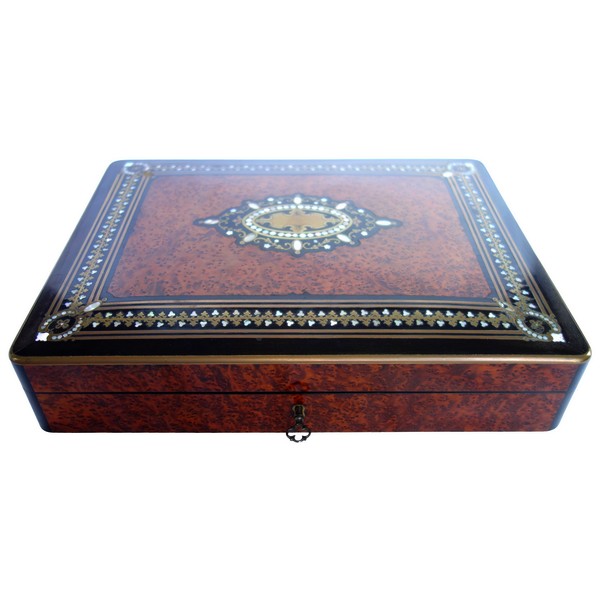 Coffret / boîte à jeux en marqueterie avec ses jetons, époque Napoléon III