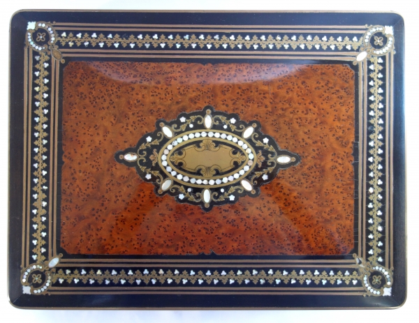 Coffret / boîte à jeux en marqueterie avec ses jetons, époque Napoléon III