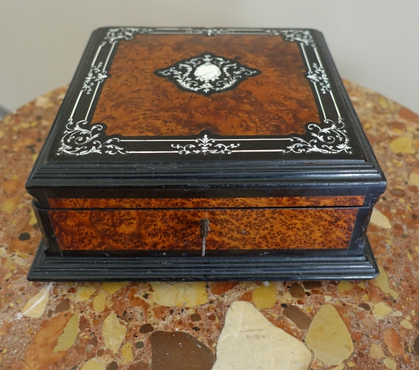Boite / cassette / coffret à bijoux d'époque Napoléon III en marqueterie