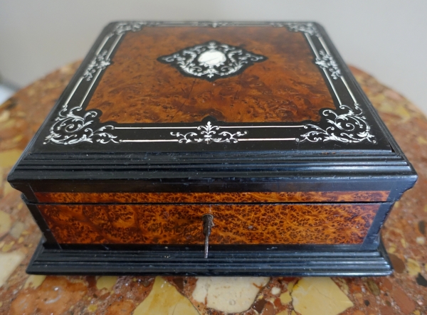 Boite / cassette / coffret à bijoux d'époque Napoléon III en marqueterie