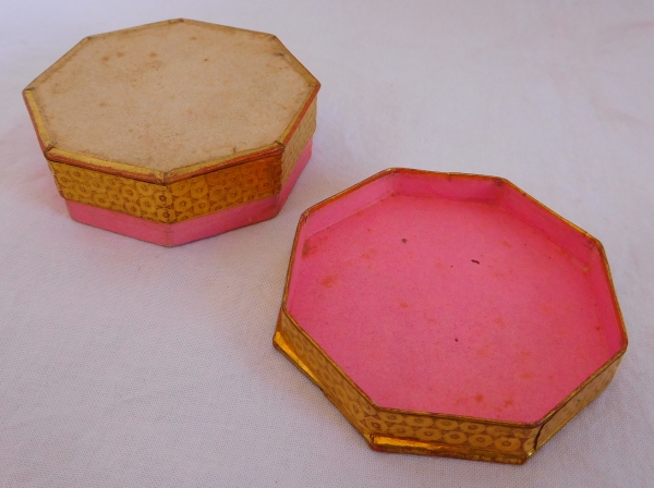 Louis XVI box covered with paper, decorated with French Royal coat of arms