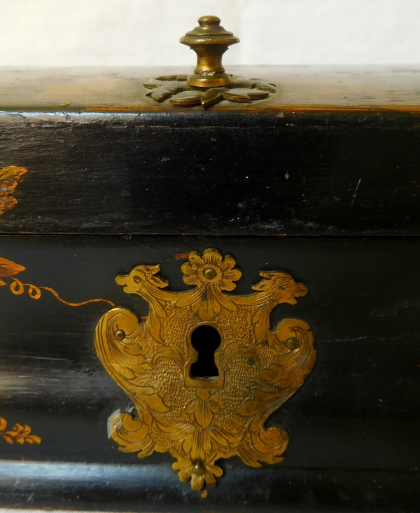 Louis XV wig box - Chinese style lacquered decoration - 18th century