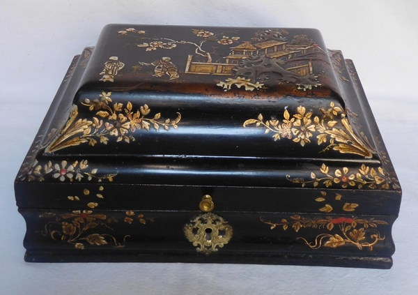 Louis XV wig box - Chinese style lacquered decoration - 18th century