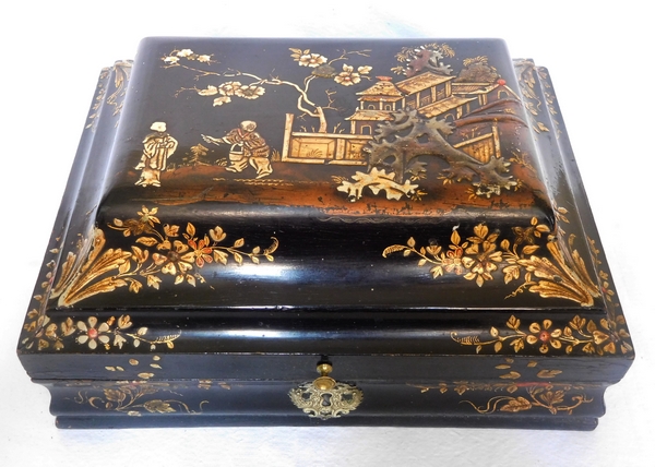 Louis XV wig box - Chinese style lacquered decoration - 18th century