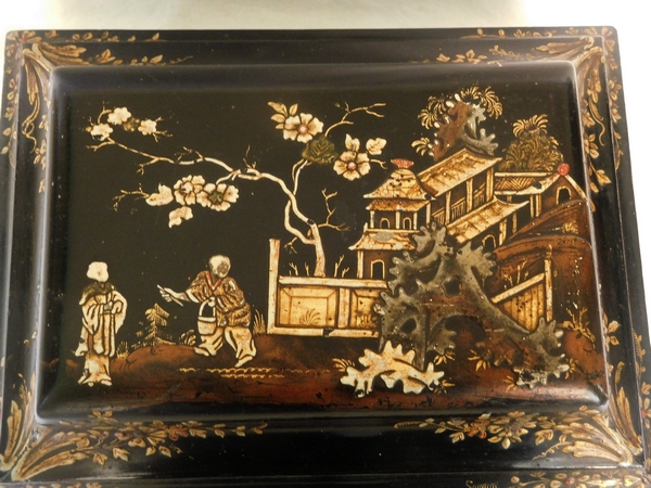 Louis XV wig box - Chinese style lacquered decoration - 18th century