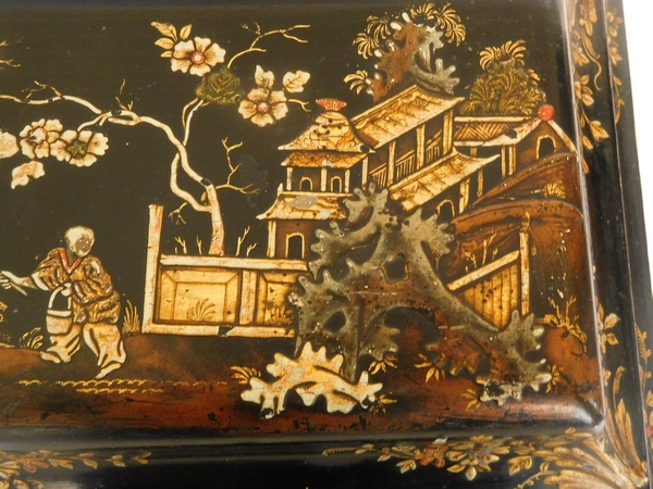 Louis XV wig box - Chinese style lacquered decoration - 18th century