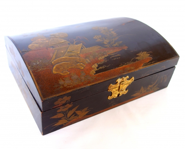 Louis XV wig box - Chinese style lacquered decoration - 18th century