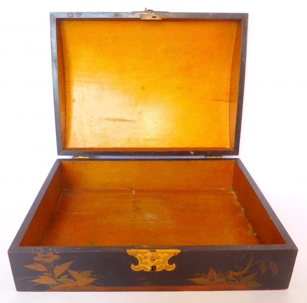 Louis XV wig box - Chinese style lacquered decoration - 18th century