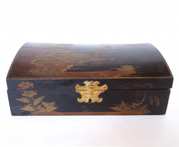 Louis XV wig box - Chinese style lacquered decoration - 18th century