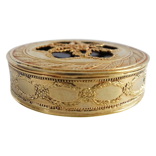Hénin & Cie : boîte ronde en vermeil et écaille dans le goût russe - 63g - poinçon Minerve