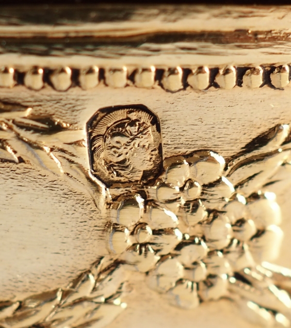 Hénin & Cie : boîte ronde en vermeil et écaille dans le goût russe - 63g - poinçon Minerve