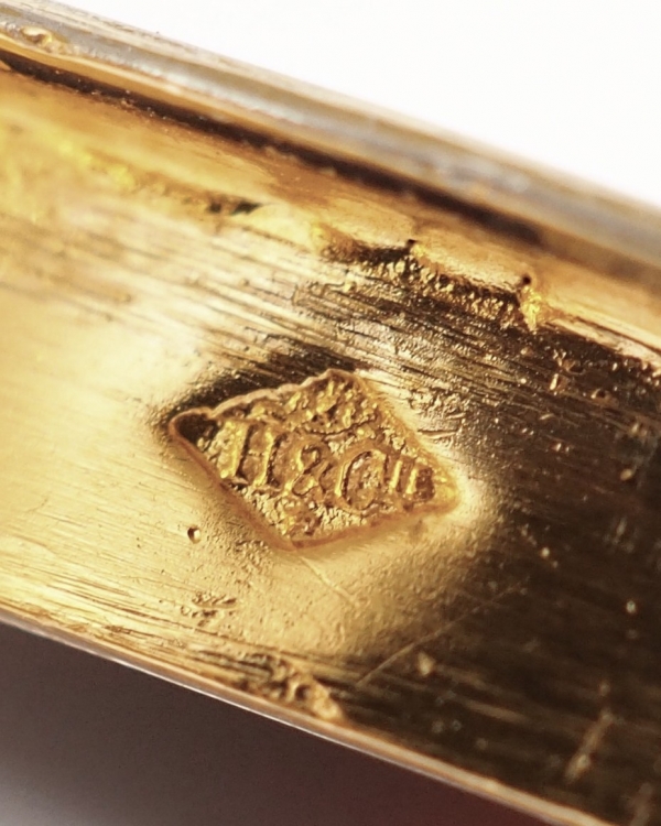 Hénin & Cie : boîte ronde en vermeil et écaille dans le goût russe - 63g - poinçon Minerve