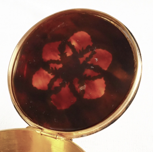 Hénin & Cie : boîte ronde en vermeil et écaille dans le goût russe - 63g - poinçon Minerve